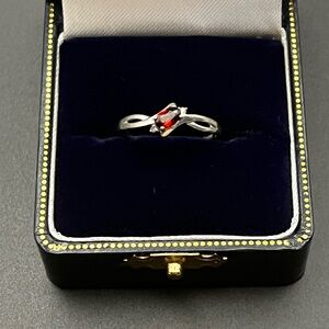 10k white gold ring with a beautiful garnet